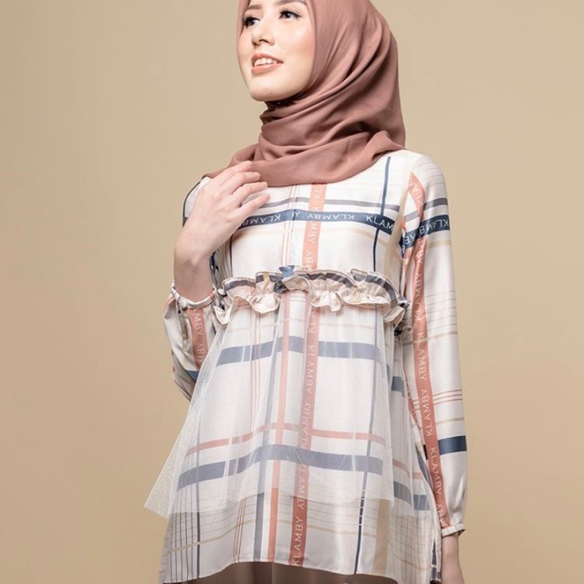 Ananta blouse wearing klamby