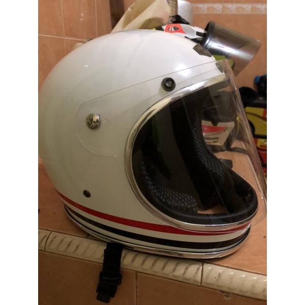 helm retro fourtin garage