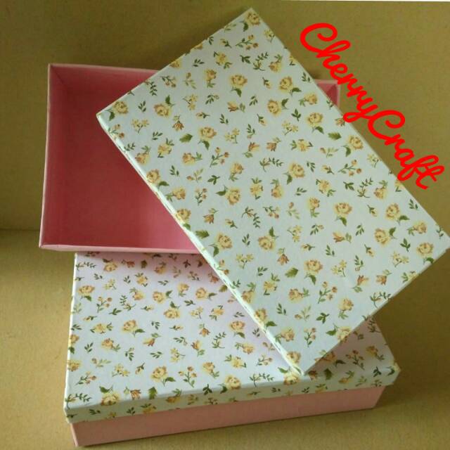 

Kotak Kado Packing Gift Box ukuran 20x15x5 cm cover luar dalam