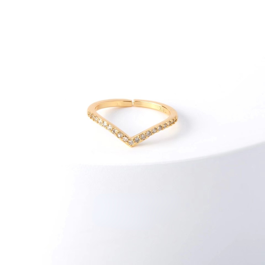 Ladies Cincin Dekorasi Berlian Berbentuk V Berlapis Emas Dapat Disesuaikan