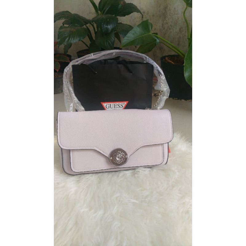 Tas guess sling Belle pyone