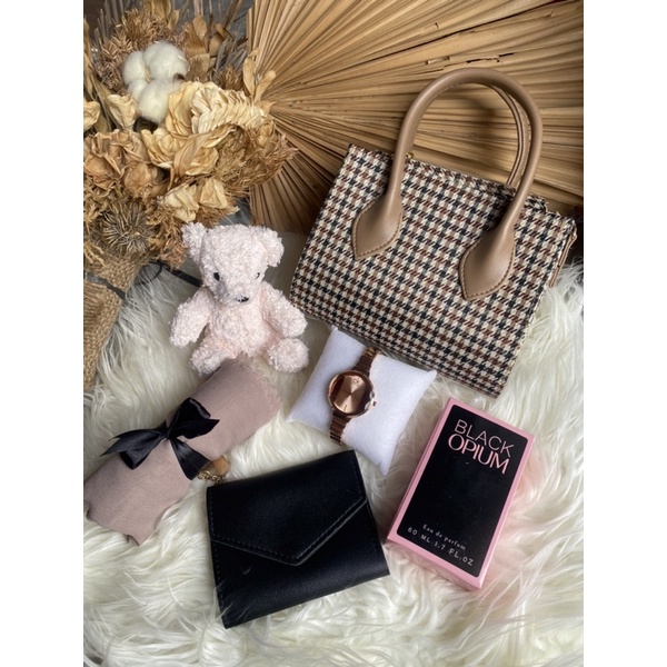 

{VINTAGE CO1 } PREMIUM HAMPERS CEWEK /KADO CEWEK / KADO PACAR/ANNIVERSARY