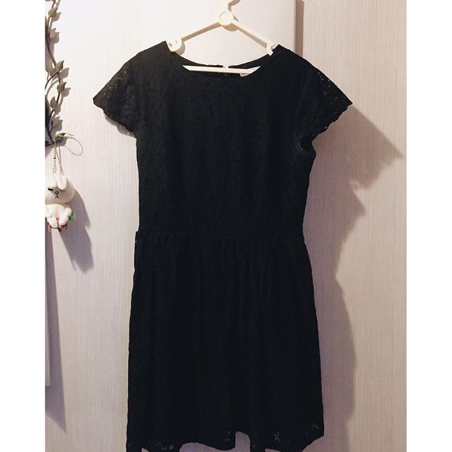 simple black short dress