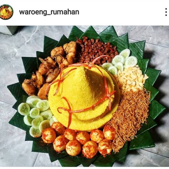 

Nasi tumpeng kuning ..putih..liwet