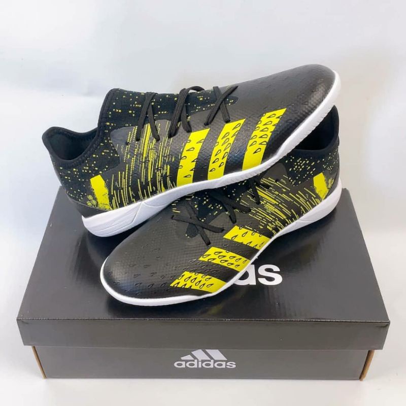 Sepatu Futsal Adidas Predator Freak 20.3 Low Black Solar Yellow IC