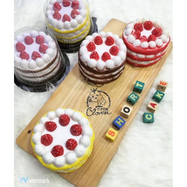 STRAWBERRY MARSMALLOW CAKE SQUISHY REPLIKA / shortcake replica areedy