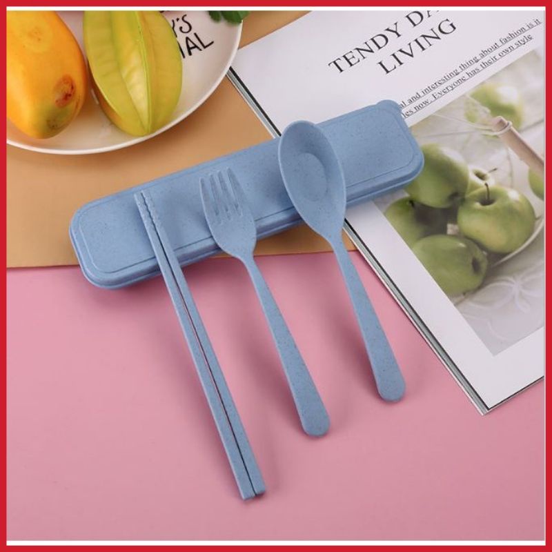 Sendok Garpu Sumpit Set Bahan Jerami + Kotak Sendok Set 3 in 1 Perlengkapan Makan Warna Warni Alat Makan Travelling Import Grosir Barang Unik Makassar Shopping-Biru