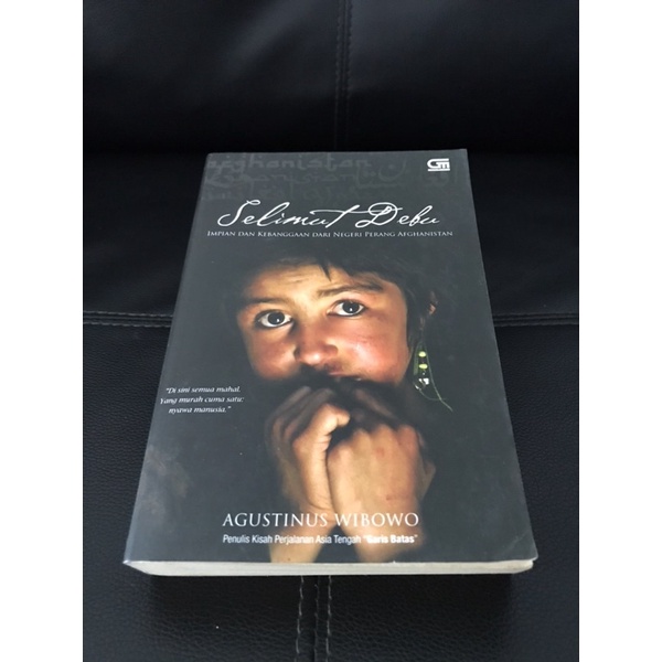 (Preloved) Novel Selimut Debu - By Agustinus Wibowo