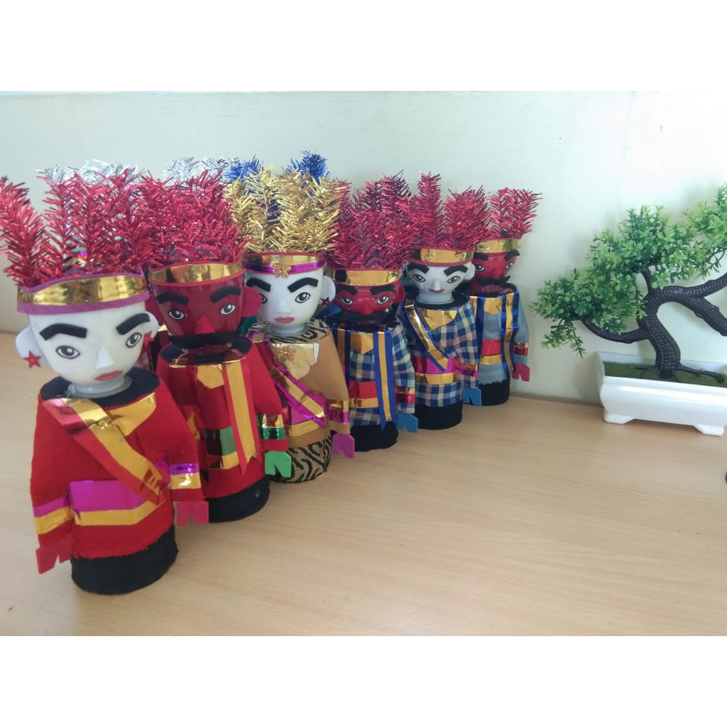 Ondel ondel sepasang souvenir betawi