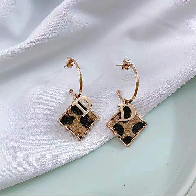 (ROWLING) Anting-Anting Fashion Wanita motif Segi 'D' Hoops Earrings