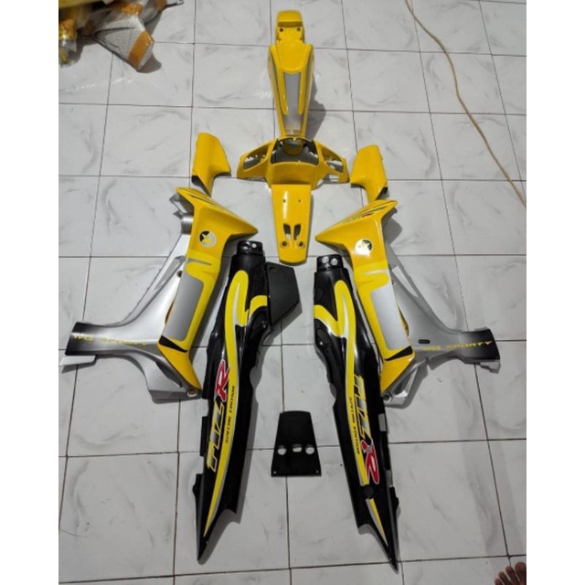 Paket body set halus fizr edisi caltex warna kuning hitam.