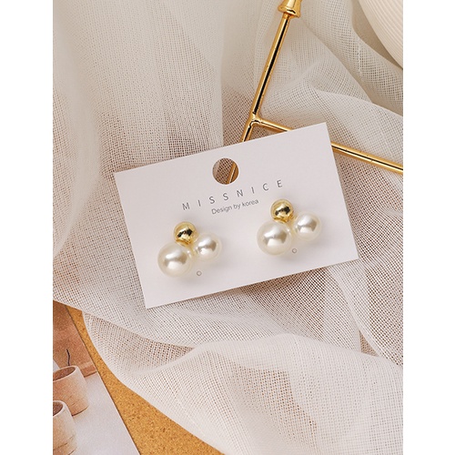 LRC Anting Tusuk Fashion White Metal Ball Size Pearl P25143