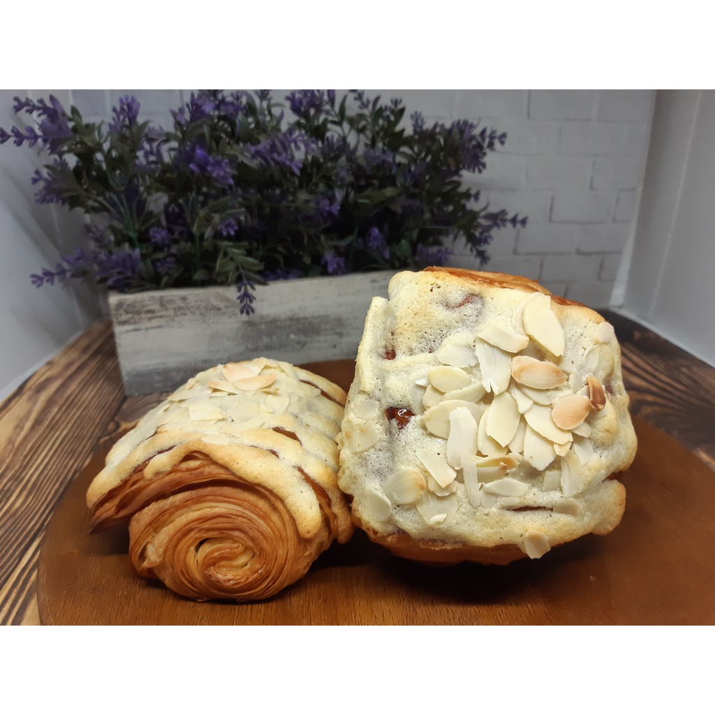 

Chocolate Almond Croissant (Normal Size)