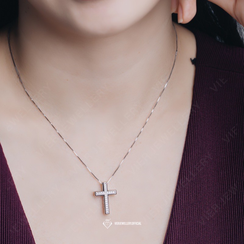 Vier Jewellery Salib Wynn Pendant 8150 / Kalung Salib Lapis Emas Crystal Zirconia