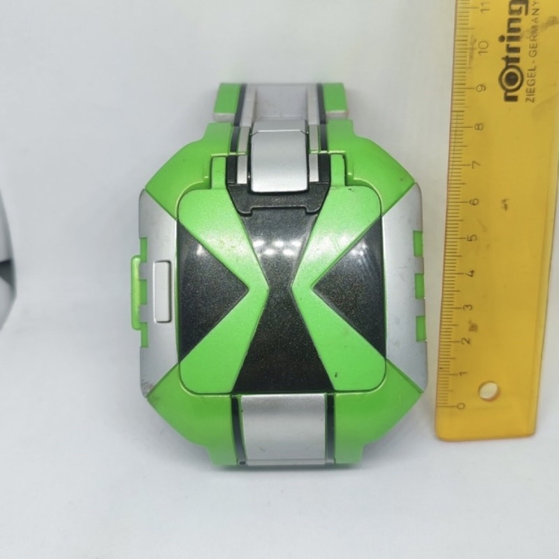 ParamountKingdom Mainan Ben 10 Omniverse Deluxe Omnitrix Touch V1 Original Bandai CN