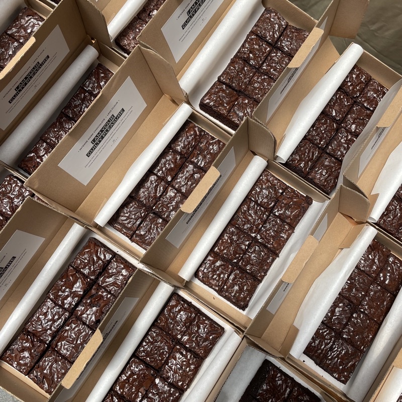 

Ssl09 ESPRESSO FUDGY BROWNIES / BROWNIES PREMIUM 22x10 cm (rasa kopi)