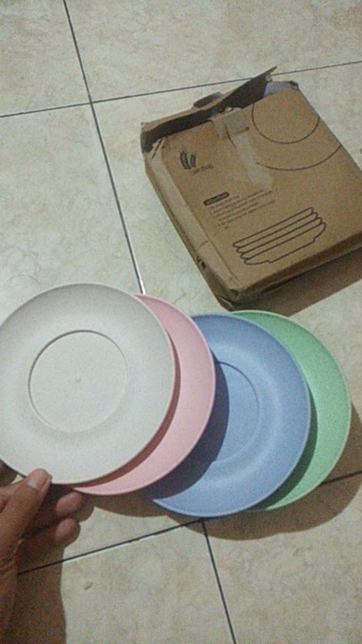 Tg131/set Piring Isi 4pcs/piring Makan Warna Warni/bahan Serat Gandum/tatakan Piring Kue