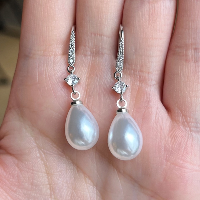 Anting Menjuntai Aksen Mutiara Imitasi Warna Putih Untuk Wanita