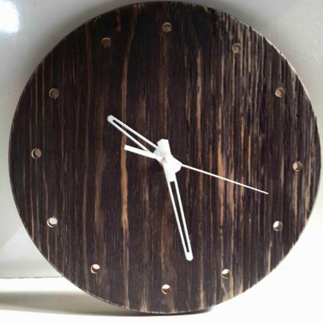 Jam dinding kayu palet