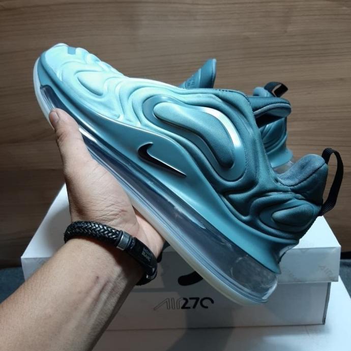 SEPATU NIKE AIR MAX 720 CARBON GRAY