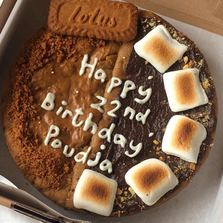 

Harga Spesial.. GIANT COOKIE CAKE @thecookieclub.id