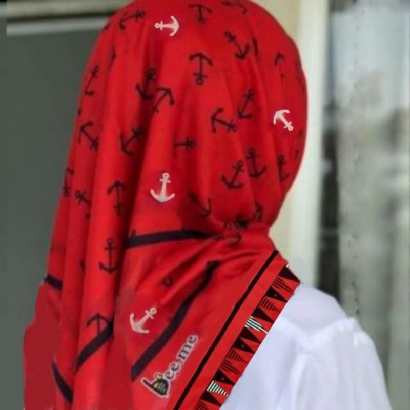 hijab voal segi empat motif jangkar merah