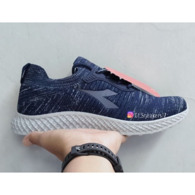 Sepatu diadora Alonzo