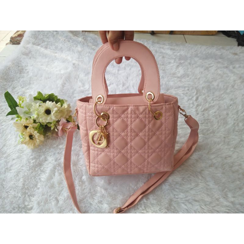 Hand Bag Shella Bisa Dislempang