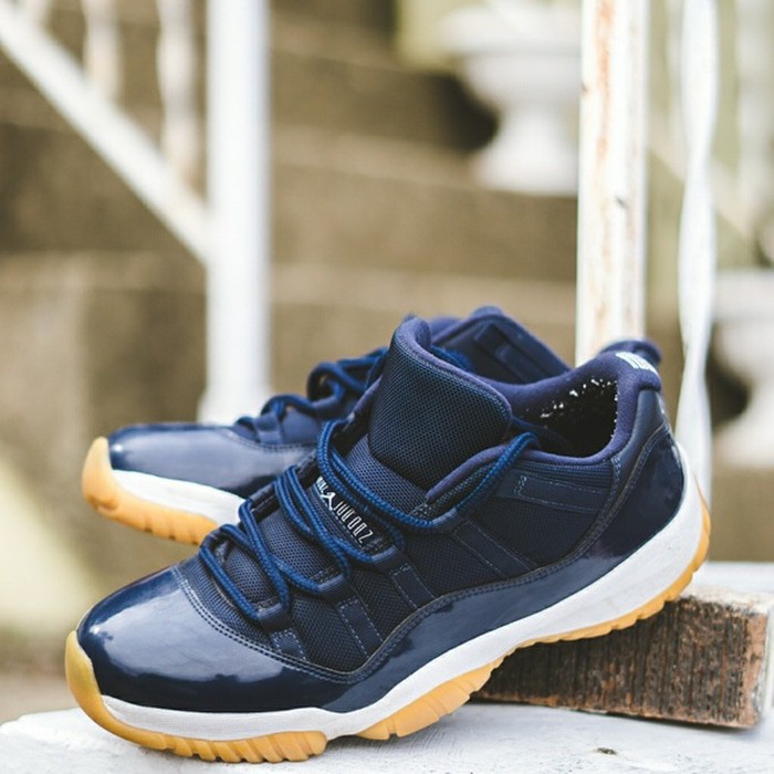 Jual  NIKE AIR JORDAN 11 XI RETRO LOW NAVY GUM