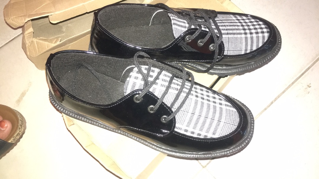 Sepatu Wanita Premium Tali Kasual Style Korea / Sepatu Black Glosy Variasi Kotak 099