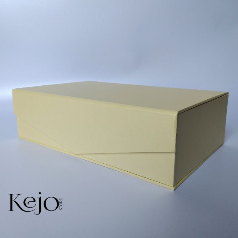 

Kotak kado Gift box Hard box Hampers Model magnet ukuran 25cm x 15cm x 7cm warna kuning