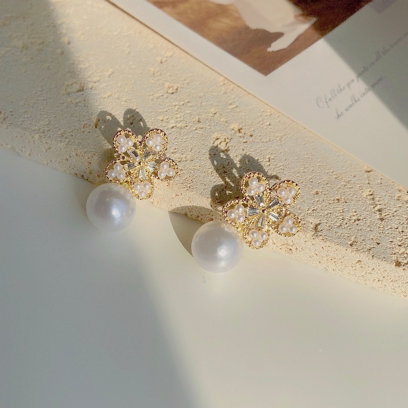 Bunga Berlian Berkilau Anting Mutiara Aksesoris Telinga Wanita Korea Elegan