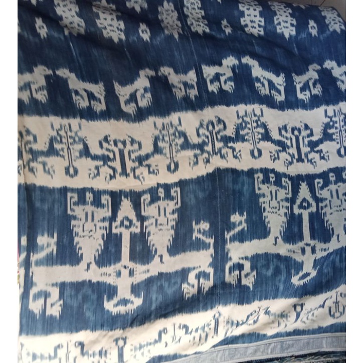Selendang & Kain Tenun Ikat NTT Warna Biru Putih Corak Etnik Khas Sumba (30 Tahun)