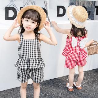Setelan Baju Motif Kotak Kotak dengan Celana Pendek Gaya Setelan Baju Motif Kotak Kotak dengan Celana Pendek Gaya