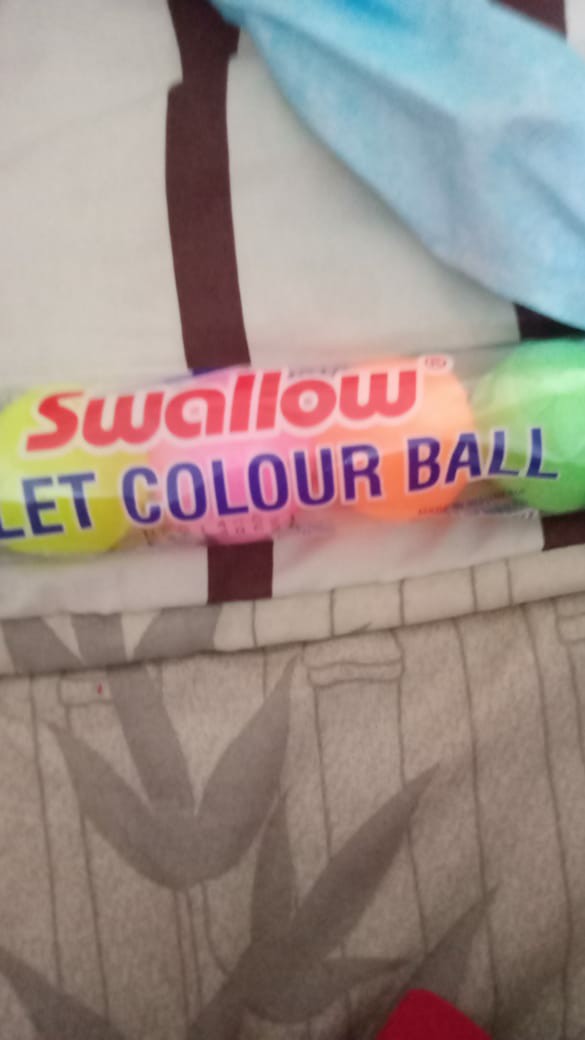 Swallow Kamper Toilet Kapur Barus Toilet Isi 5 Colour Ball/ Putih