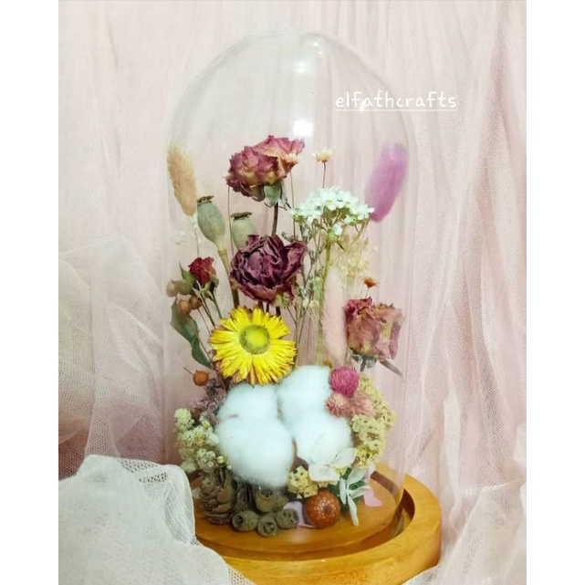 Dried flowers glass dome