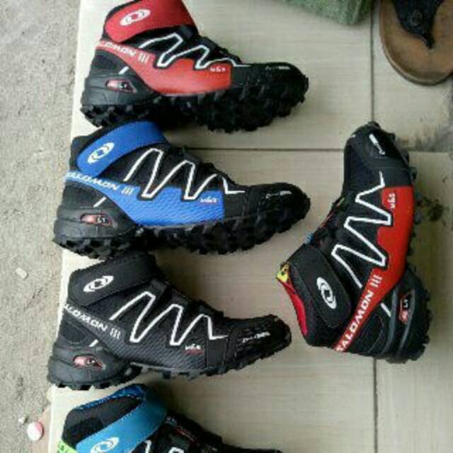 SEPATU GUNUNG ADIDAS SALOMON HIG