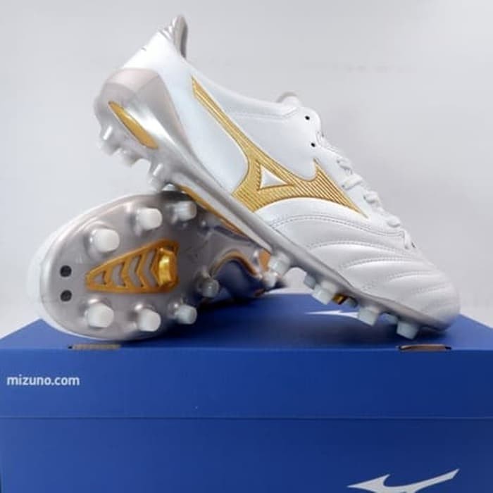 sepatu bola mizuno morelia