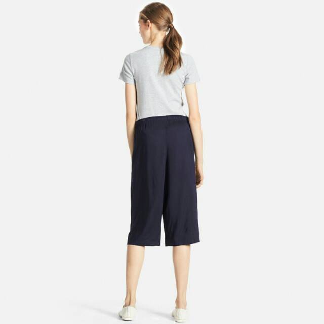 Uniqlo cullotes relaco.  Celana kulot wanita.  Branded-1