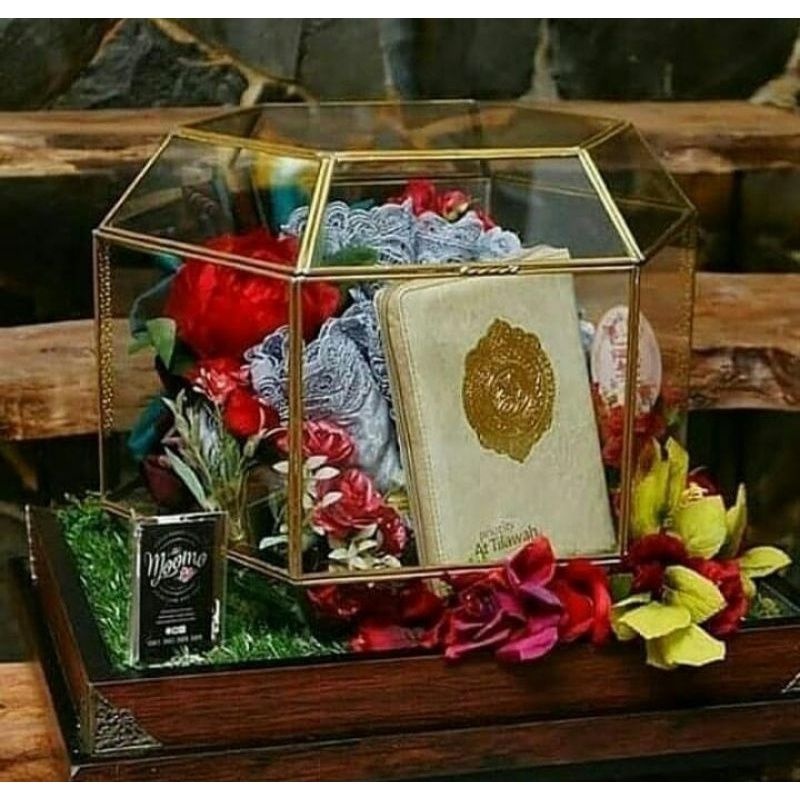 

Box hantaran / box hampers seserahan