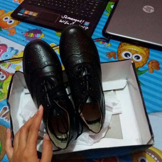 Sepatu the things corner
