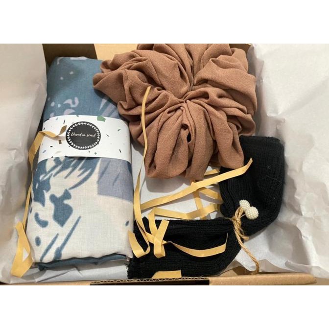 

Hampers Hijab Kerudung Motif Ramadhan 2021