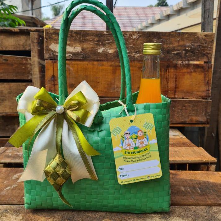

DE9Ⓜ TAS HAMPERS LEBARAN IDUL FITRI - TAS ANYAM PLASTIK KOTAK TERMASUK PITA DAN KARTU Terlaku