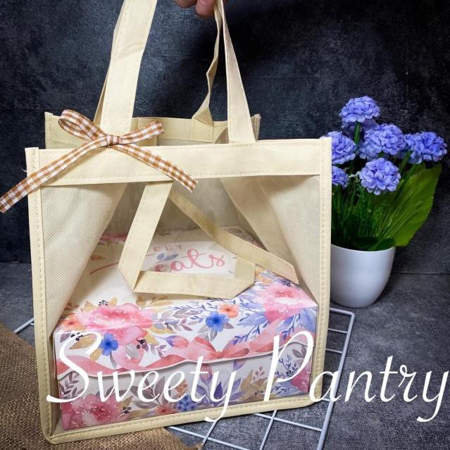 

Populer!...>636YR tas spunbond utk kemasan dus/box/packaging kue type mika ukuran 22 - Hitam