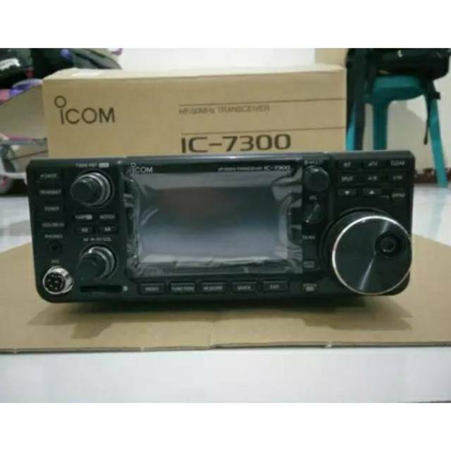 Icom IC-7300 ( Radio HF/50Mhz Transceiver , Touch Screen )