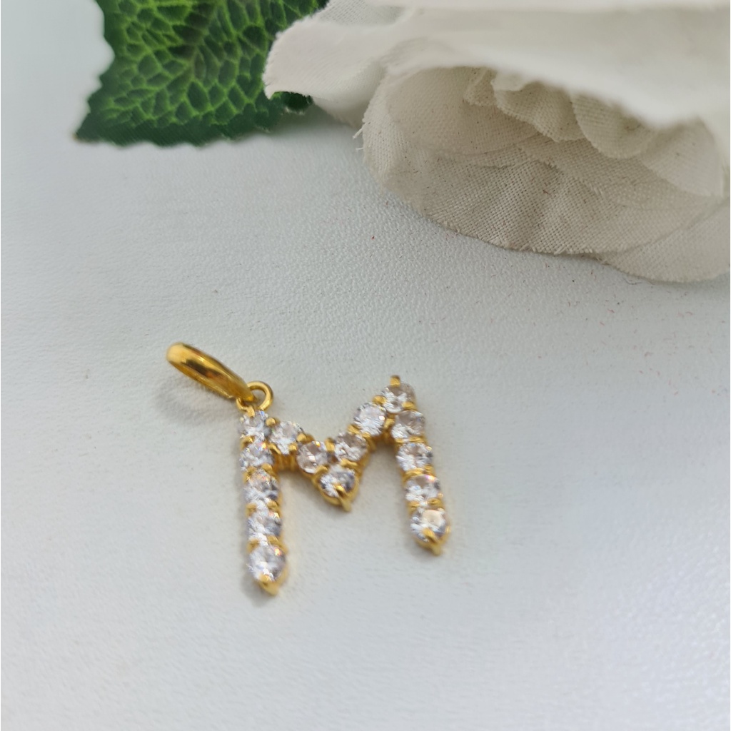 Liontin Emas Muda Huruf M