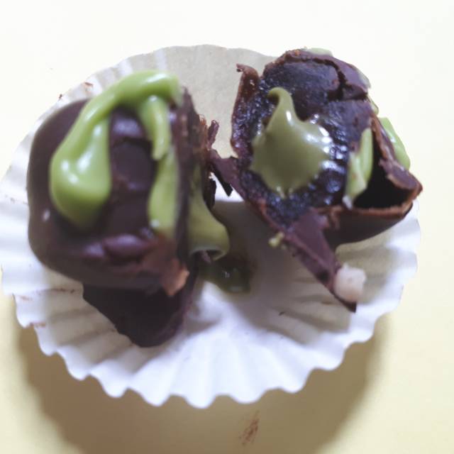 

kurma coklat isi matcha / kurcok greentea / cokelat