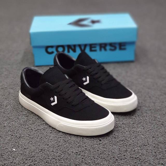 Sepatu Converse LOUIE LOPEZ black white
39-43