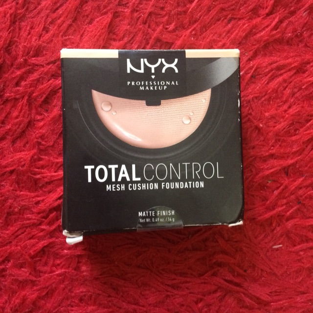 NYX TOTAL CONTROL MESH CUSHION FOUNDATION SHADE LIGHT (PRELOVED)