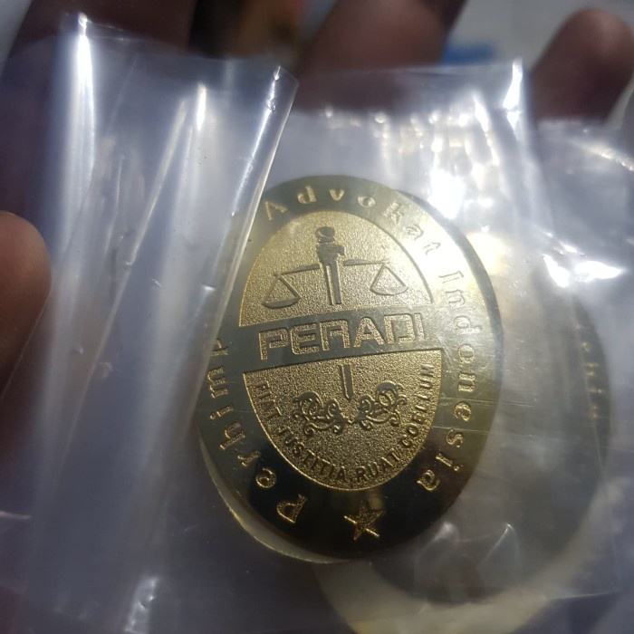 Terlaris pin peradi oval - Emas